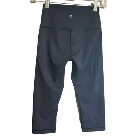 Lululemon Wunder Under Crops in Navy Blue Size 4 - Picture 1 of 4